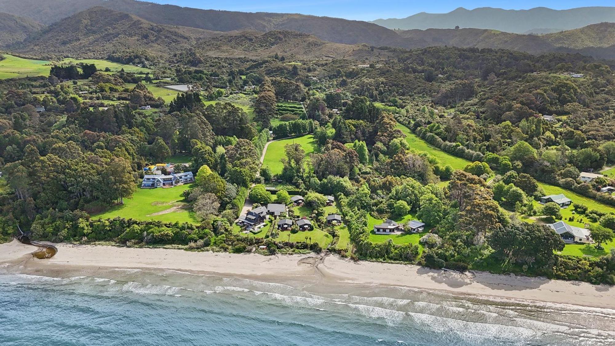 Adrift In Golden Bay- Absolute Beachfront Villas (Adults Only) Collingwood Exterior foto